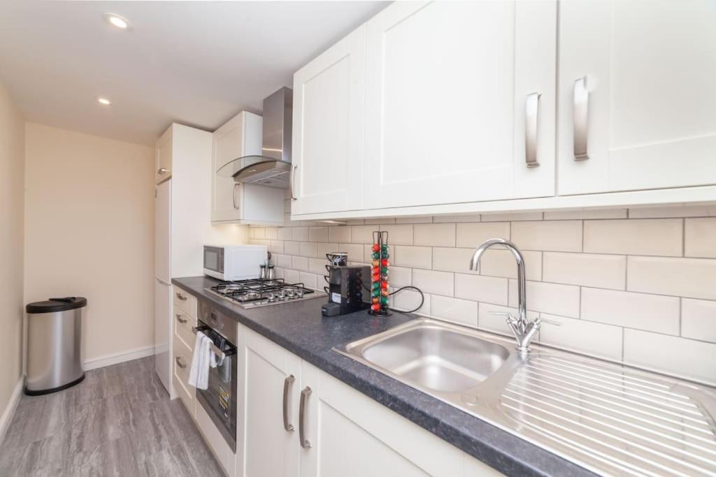 Modern 1 Bed Apartment, Own Garden! Appartamento Londra