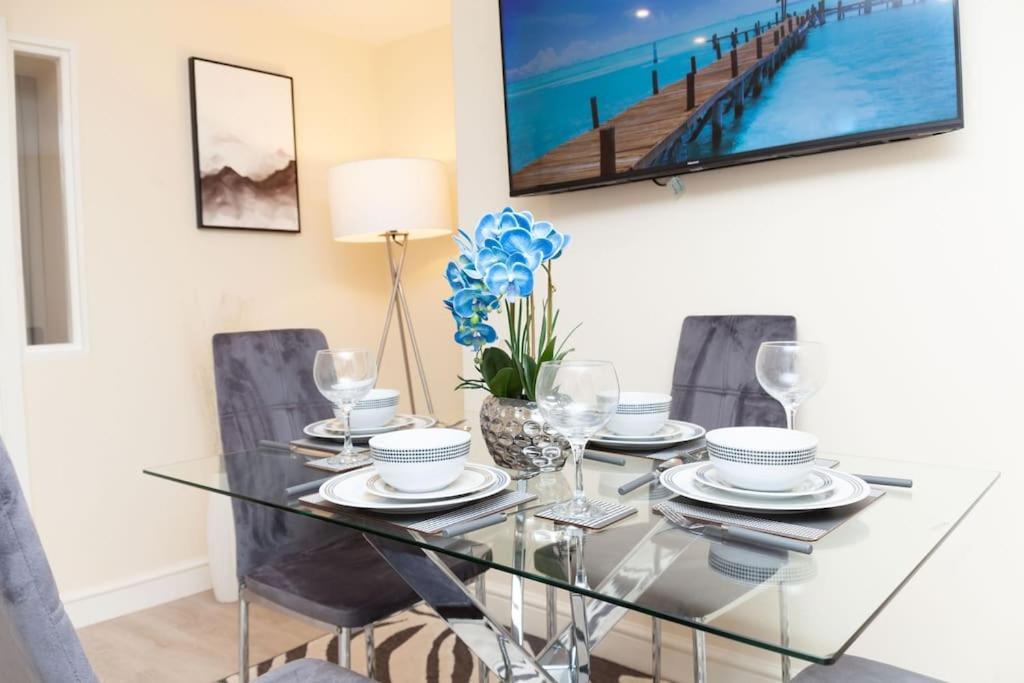 Modern 1 Bed Apartment, Own Garden! * Londra
