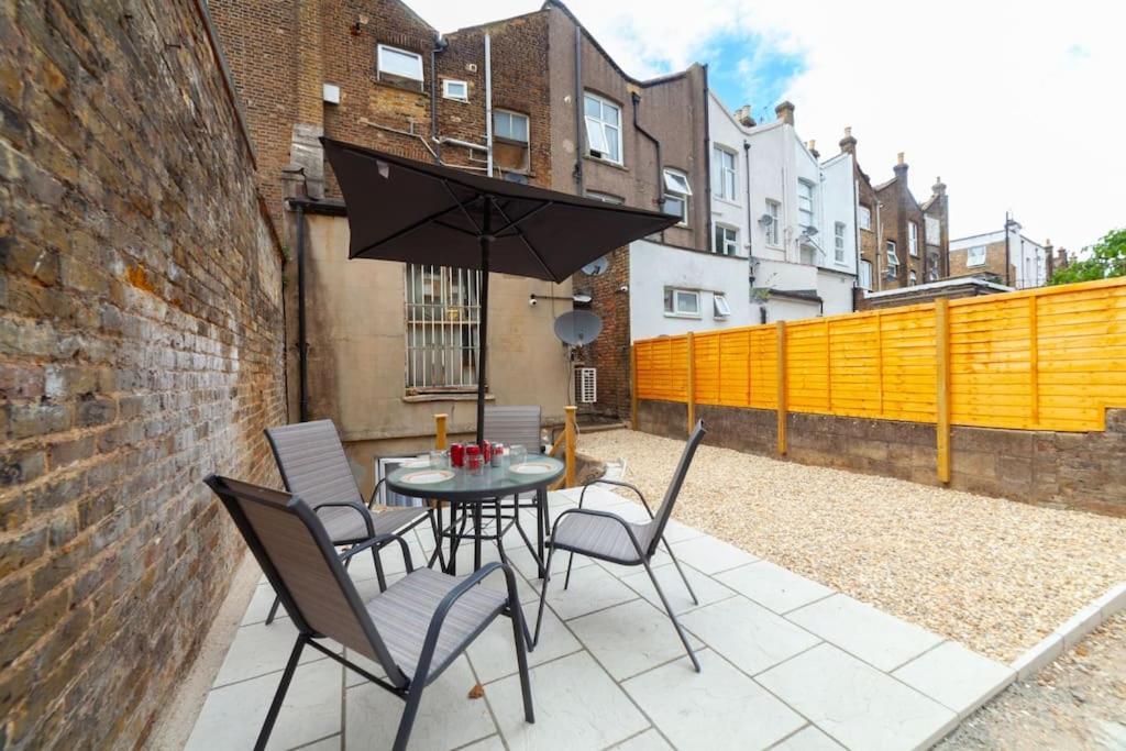 Appartamento Modern 1 Bed Apartment, Own Garden! Londra